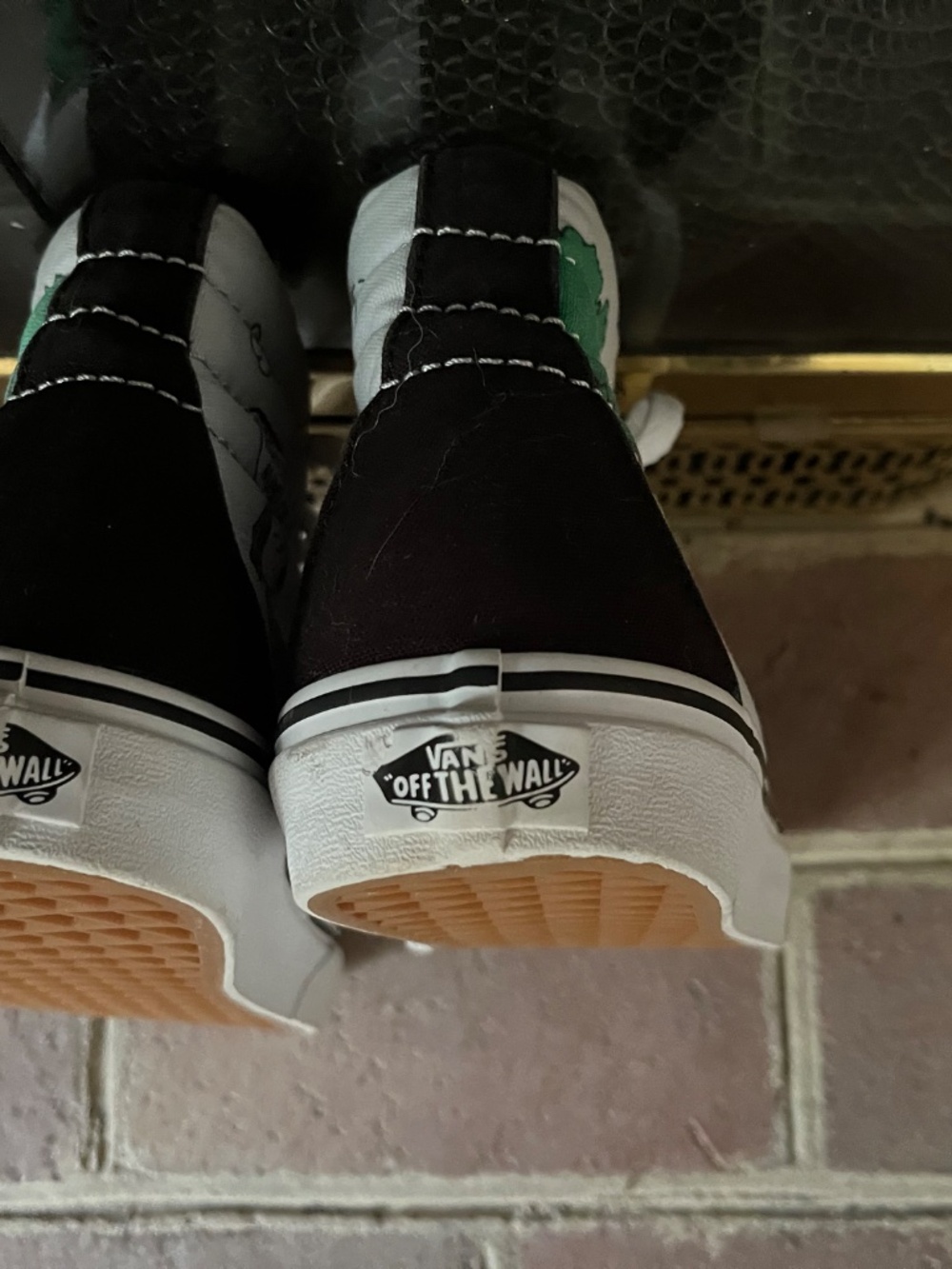 Vans x Peanuts Sk8-Hi "Charlie Kite." - Picture 4 of 7